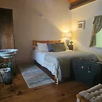 Kitty Kiernan's Self Catering Thatch *
