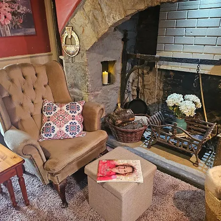 Σπίτι διακοπών Kitty Kiernan's Self Catering Thatch